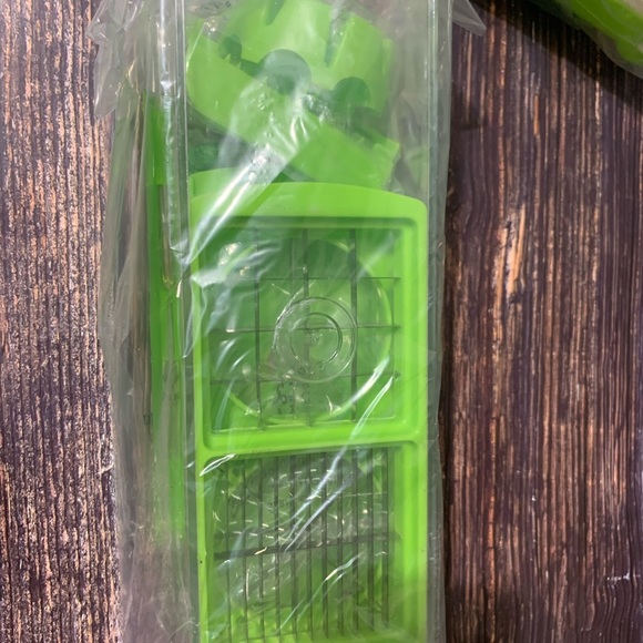 Multipurpose Vegetable and Fruit Chopper Cutter Grater Slicer - Picture 8 of 14